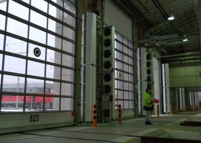 Rideau d’air pour portes industrielles EXELTEC modèle MAX – Rideau d’air train montage vertical