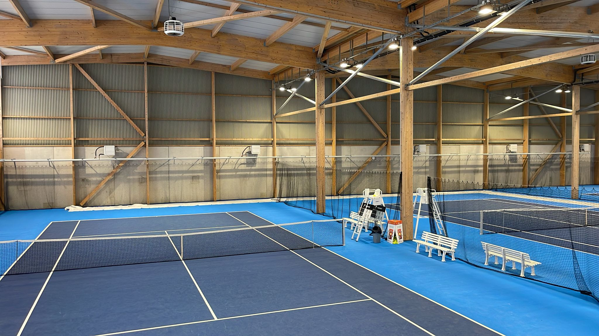 XO + DBF ITRONIC Terrain tennis Chauffage d'une salle de sport terrain de tennis